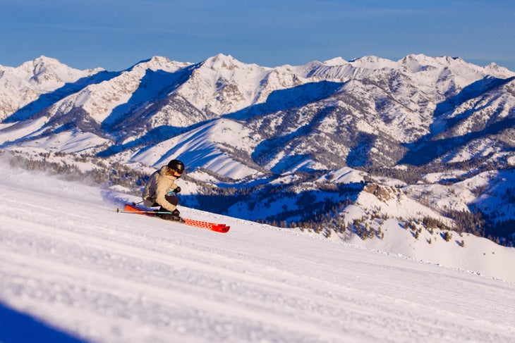 SKI MAGAZINE RANKS 2 UTAH RESORTS IN TOP 5 NATIONALLY