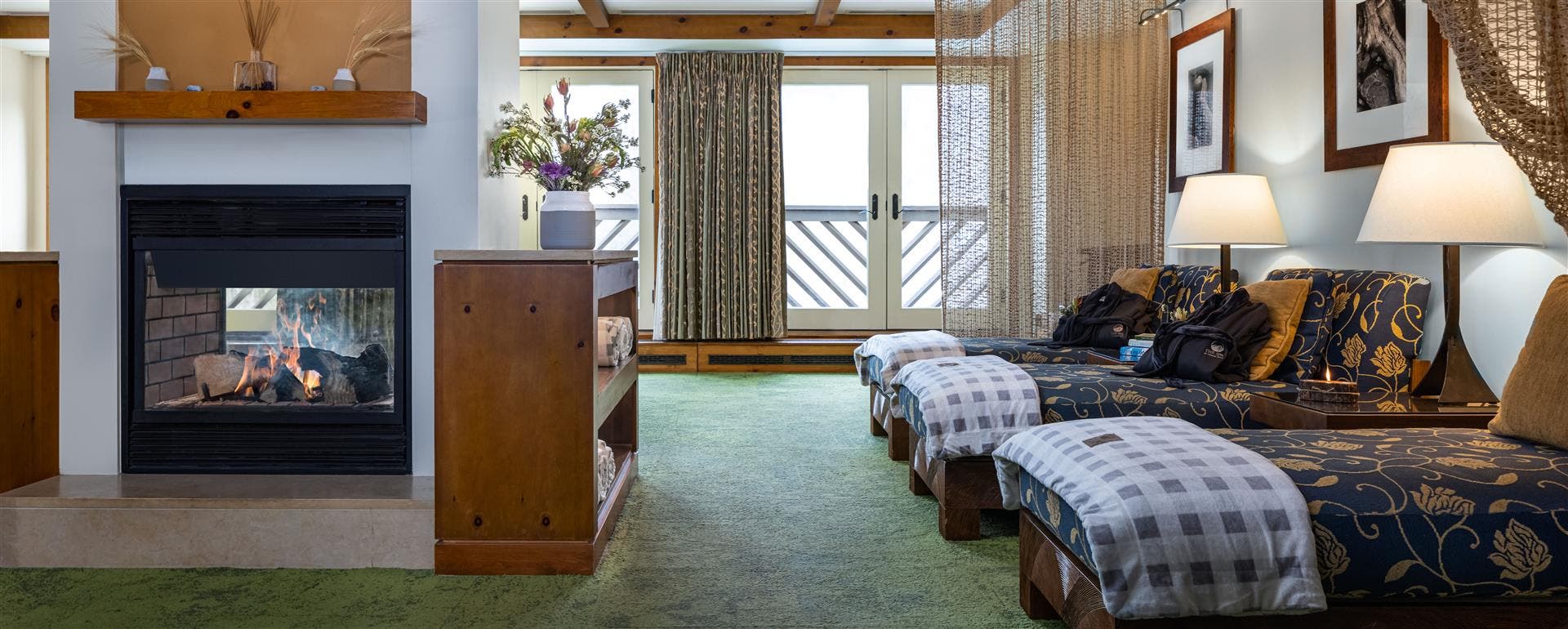 Spruce Peak Stowe Lounge