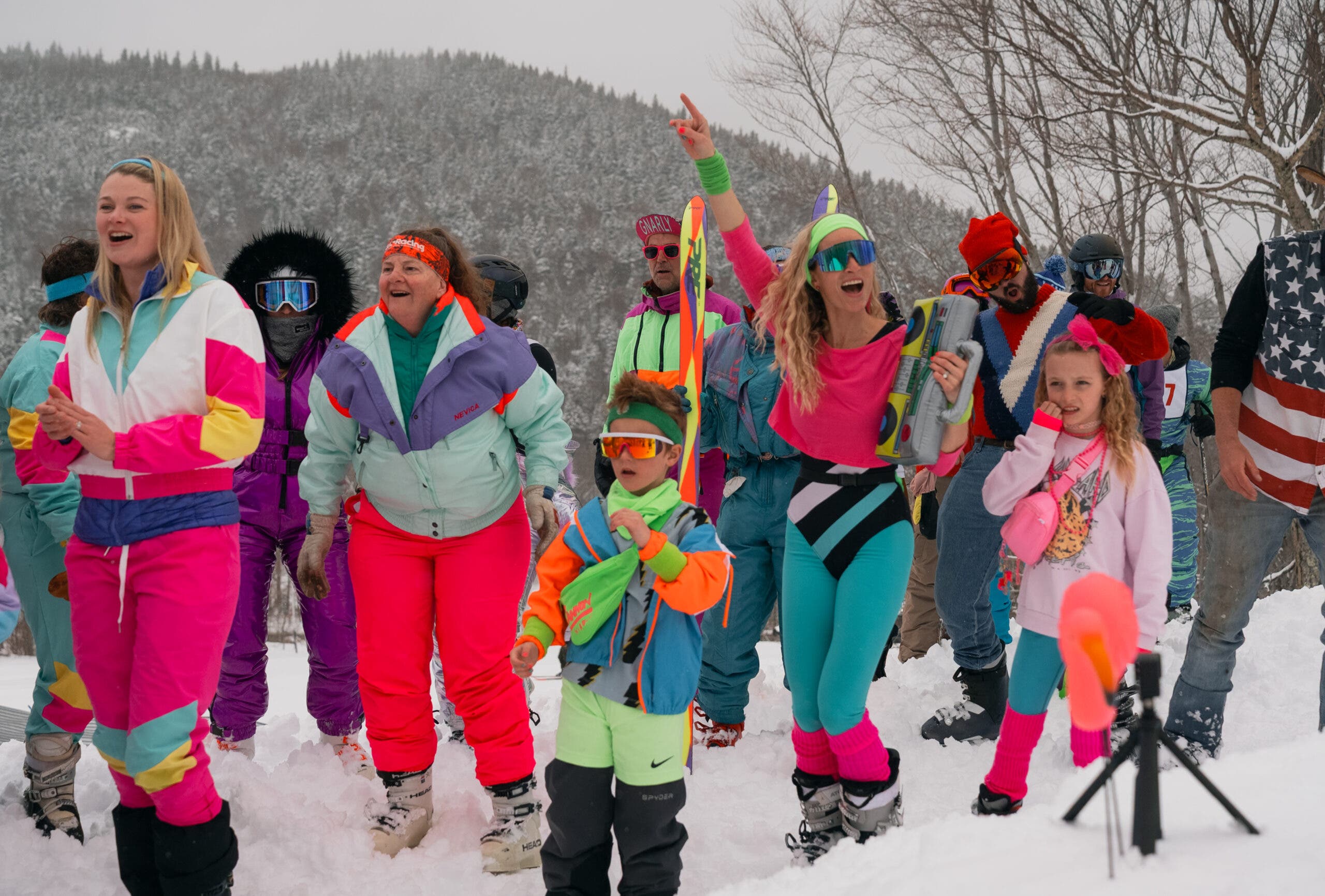 Pesta neon di resor Cannone