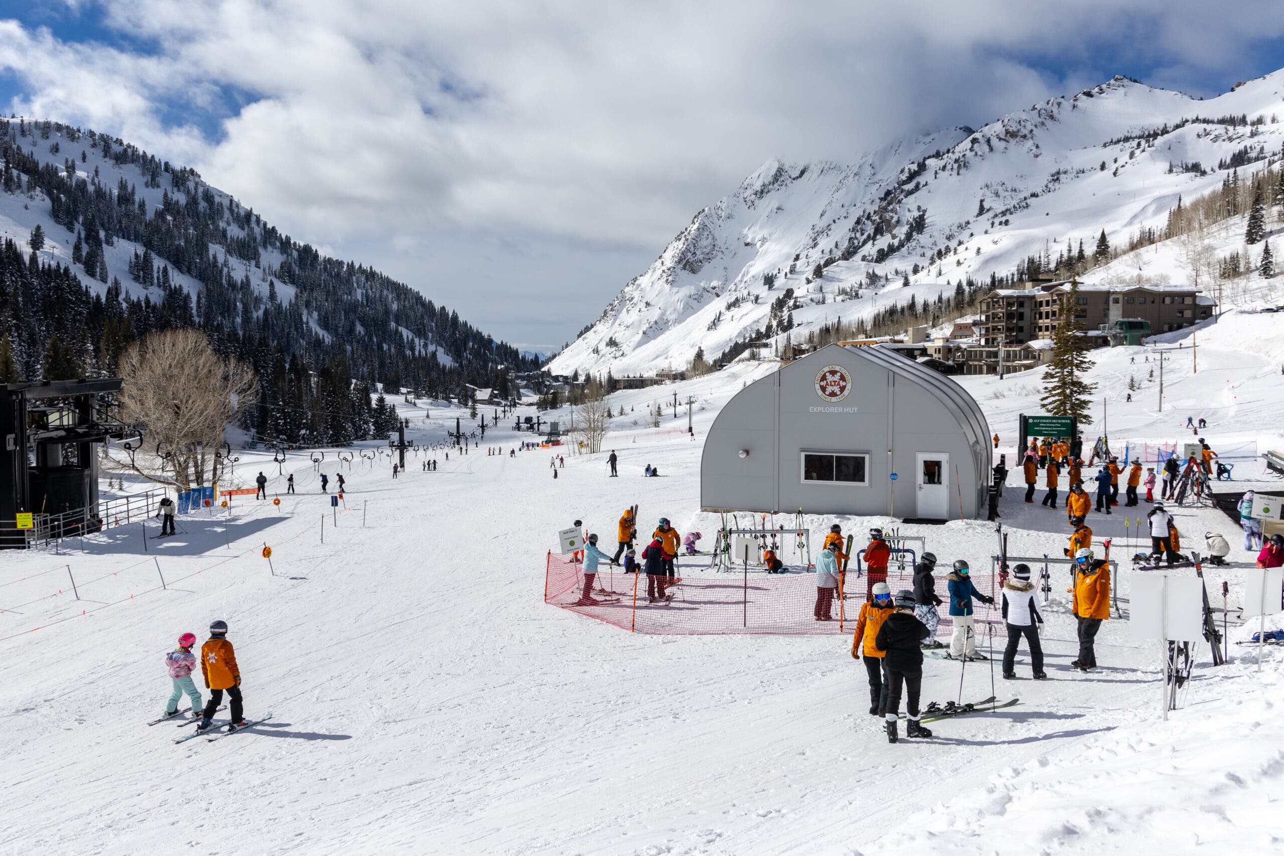 Di bawah saluran pembuangan