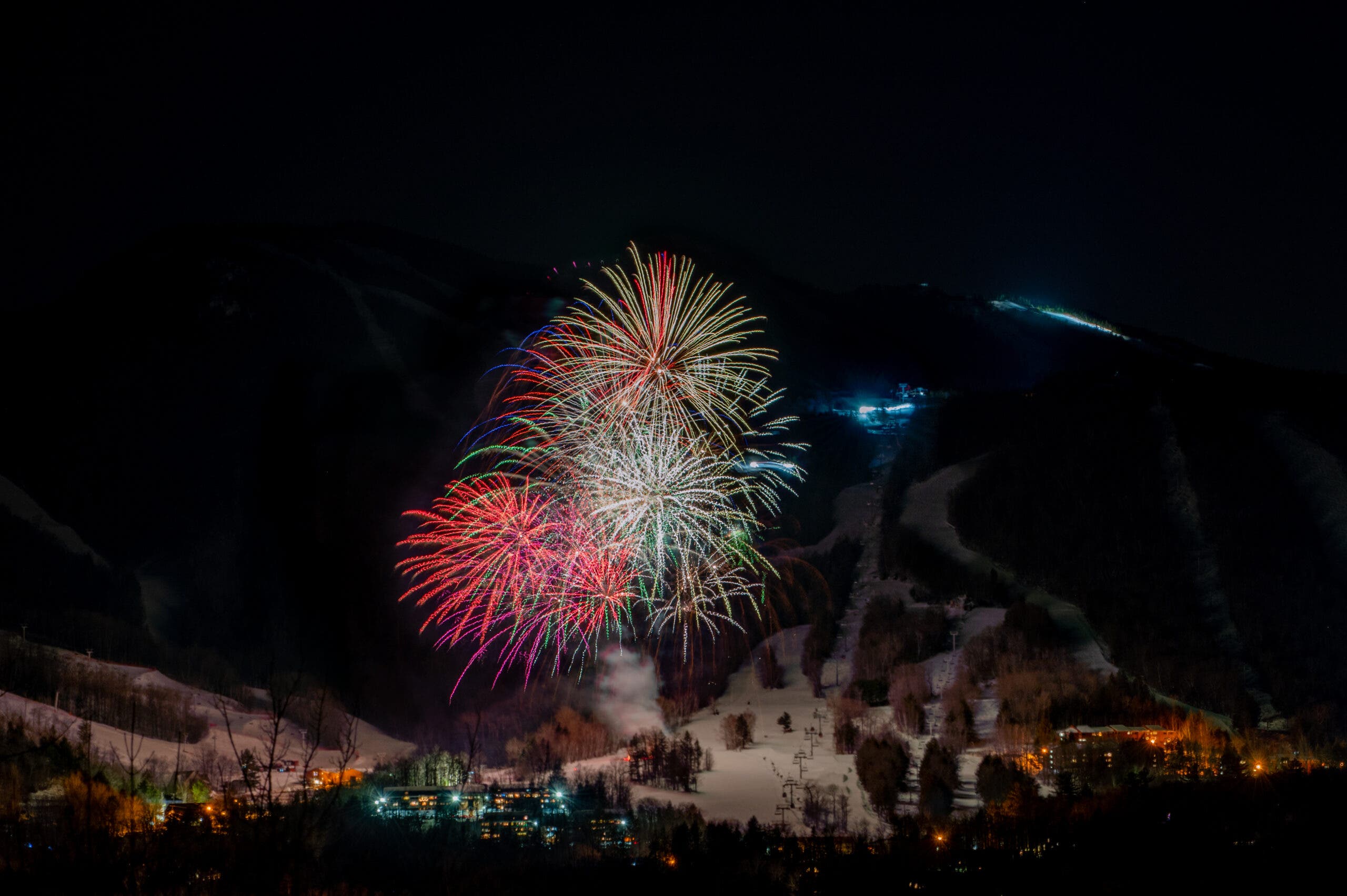 kembang api di atas Sunday River