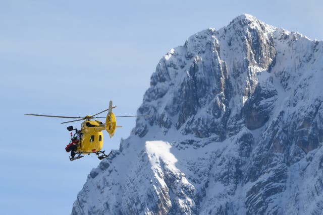 Lindsey Vonn Airlifted Off the Mountain After Early Crash in Olympic Downhill